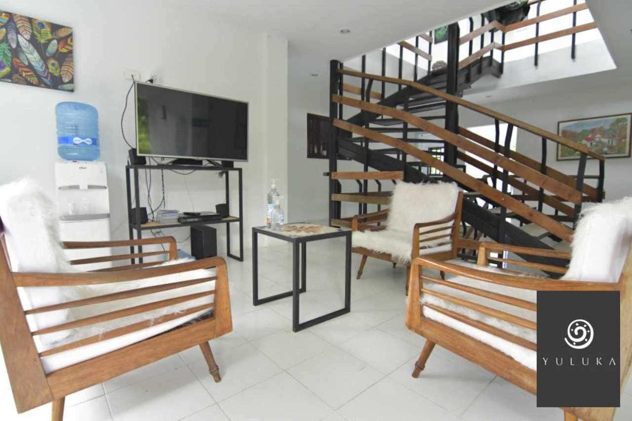 Yuluka Hostel Apulo Exteriör bild